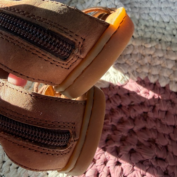 NWOT Born Brown leather strappy Gladiator flats Sandals sz 9 - Picture 7 of 8